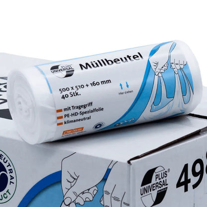Un rouleau de sacs poubelle DEISS Universal Plus avec le numéro de produit 49800 et une capacité de 20 litres ainsi qu'une poignée pratique est présenté sur un carton. L'étiquette indique les dimensions 500 x 510 + 160 mm et contient 40 sacs résistants à la déchirure. De plus, l'étiquette contient des informations sur les propriétés écologiques en langue allemande. Ce produit est proposé par la marque EMIL DEISS KG (GmbH + Co.).