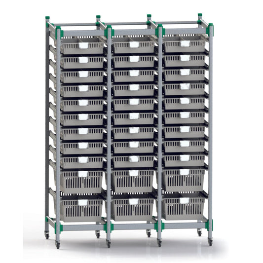 Das Novocal FlexiStore Regalwagensystem aus eloxiertem Aluminium verfügt über ein Grundgestell mit belüfteten Fachböden und Rädern für flexible Lagerung und Transport - ideal für ein vielseitiges Regalwagensystem.