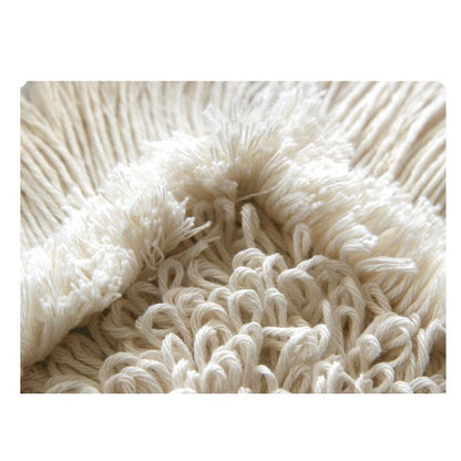 Un gros plan de l'Arcora First Mopp Bleu de Arcora International GmbH montre ses fibres bleues texturées - idéal pour améliorer vos revêtements de sol et facile à entretenir grâce à un nettoyage régulier.