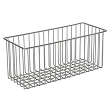 Der Novocal Gitterkorb aus Edelstahl (inkl. Befestigungsmaterial) eignet sich ideal zur Schrankorganisation. Das schlichte Rasterdesign wird auf weißem Hintergrund präsentiert. Die Packung enthält 1 Stück.