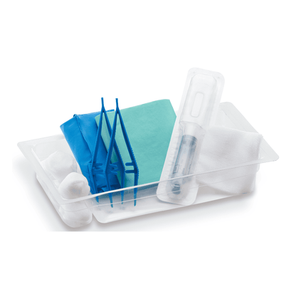 Un ensemble de suture médicale avec des articles stériles, y compris de la gaze, une pince, du matériel de suture et une seringue, soigneusement disposés dans un MediSet® kit de cathéter urinaire de Paul Hartmann AG sur fond blanc.