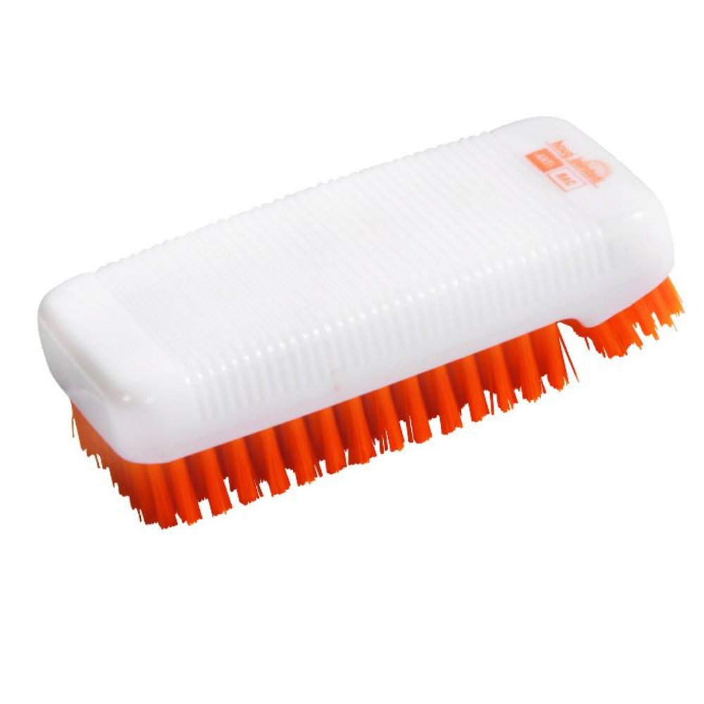 La brosse à ongles Haug ANTI BAC Orange de Haug Bürsten KG a un design rectangulaire avec un manche blanc et des poils orange, idéale pour le nettoyage professionnel des mains. Ses propriétés antibactériennes garantissent une hygiène maximale à chaque utilisation.