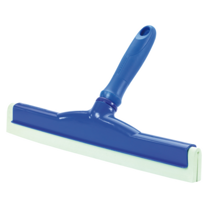 Un racloir à main Haug avec caoutchouc alimentaire, disponible en différentes couleurs, dispose d'une poignée robuste et d'une large lame en caoutchouc plate et inclinée. Ce produit de Haug Bürsten KG est idéal pour les applications hygiéniques et a été développé pour nettoyer les surfaces lisses comme les fenêtres ou les portes de douche conformément aux normes HACCP.