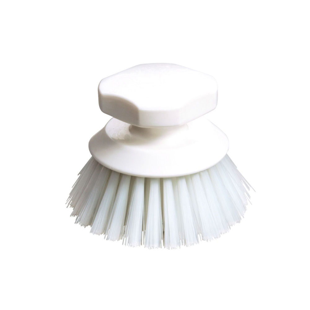 La Haug Bürsten KG Haug brosse à bouton, 90 x Ø120 mm, dispose d'une poignée hexagonale blanche et d'une base ronde. Ses poils serrés s'évasent vers l'extérieur, ce qui la rend idéale pour les tâches de nettoyage et garantit une hygiène optimale lors du brossage.