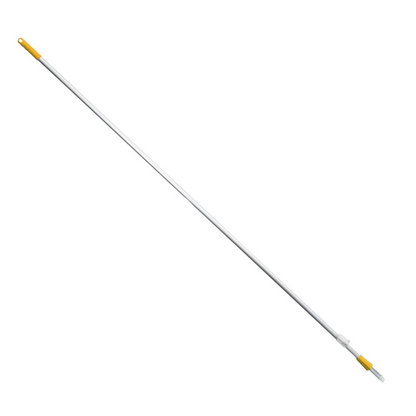 La tige télescopique extensible disponible en différentes couleurs de 2180 à 4000 mm avec un diamètre de 25/22 mm de la société Haug Bürsten KG dispose d'une longue construction télescopique blanche avec une poignée jaune à une extrémité et une pointe filetée à l'autre extrémité, ce qui la rend idéale pour la fixation de divers outils de nettoyage.