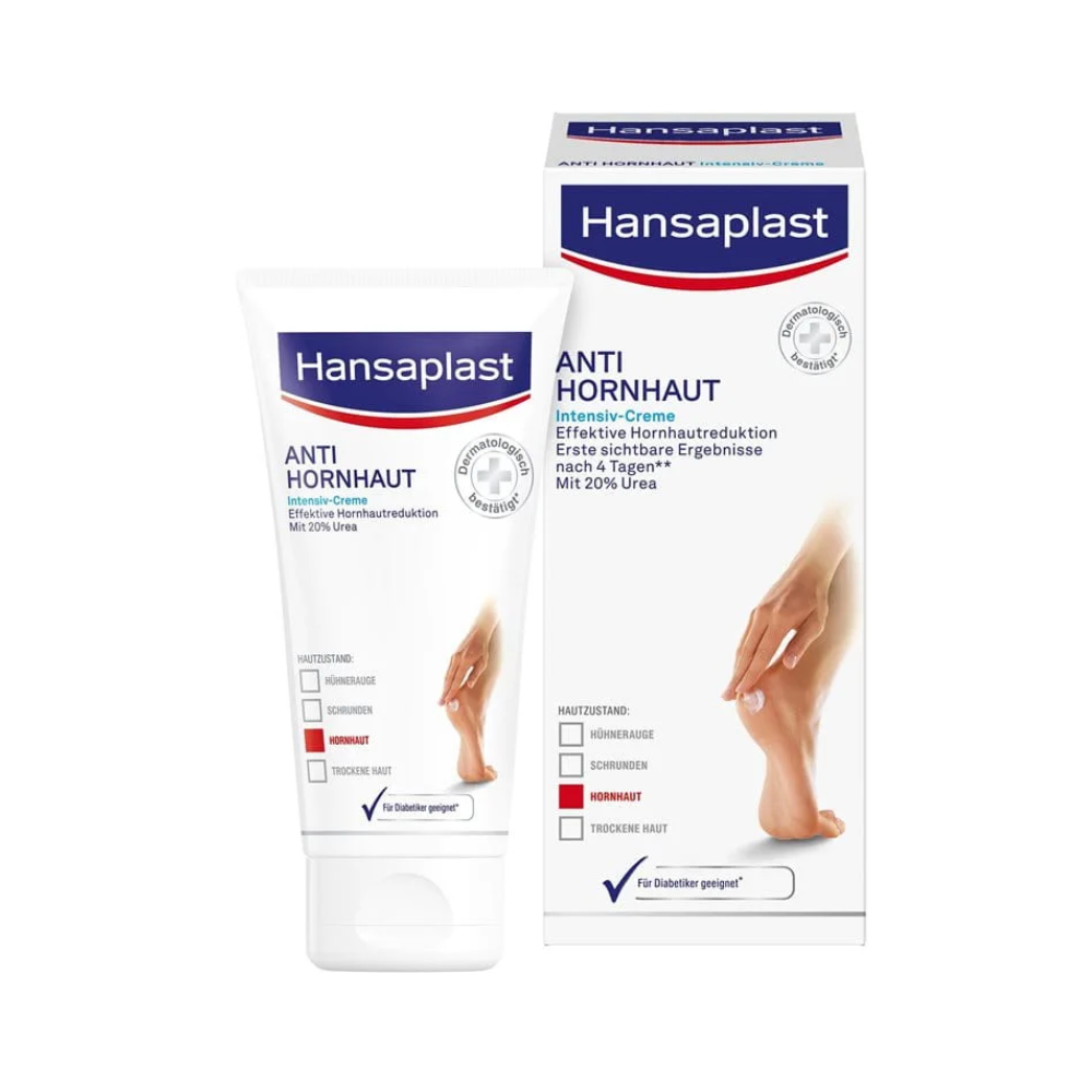 Une image de produit avec un tube de crème intensive anti-callosités Holthaus avec 20 % d'urée de Beiersdorf AG à côté de la boîte d'emballage. Sur le tube et la boîte, il y a des images montrant les propriétés du soin de la peau.