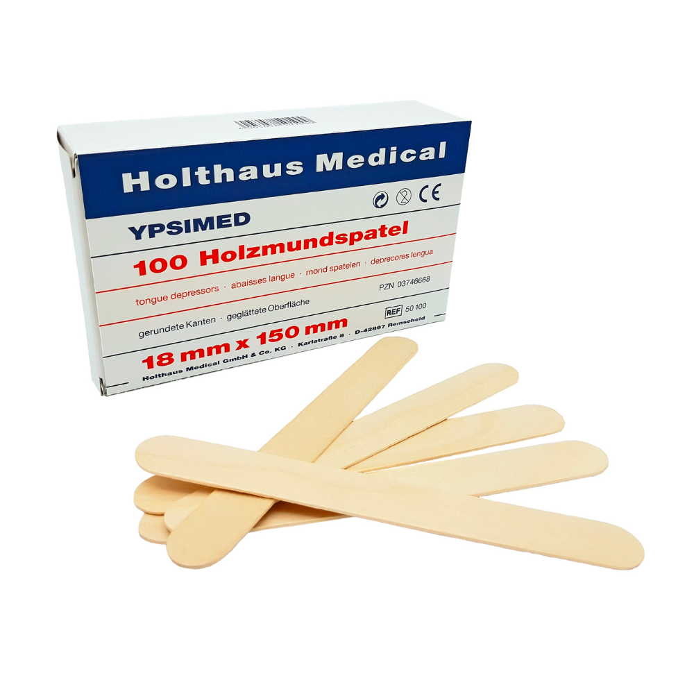 L'image montre une boîte portant l'inscription « Holthaus Ypsimed Spatules en bois, 18 x 150 mm – 100 pièces | Paquet (1 pièce) » de Holthaus Medical GmbH & Co. KG, idéale pour un usage médical. Devant la boîte, plusieurs abaisse-langues en bois sont étalés. La boîte blanche avec des écritures bleues et rouges indique les dimensions 18 mm x 150 mm.