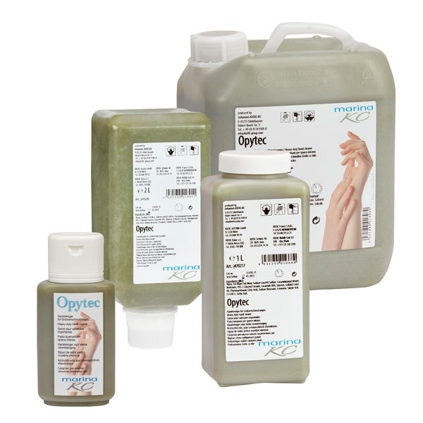 Sont illustrés quatre contenants du nettoyant pour les mains Kiehl Opytec pour salissures grossières de Johannes Kiehl KG, chacun avec une étiquette blanche avec des informations sur le produit et des images de mains. Le nettoyant pour les mains vert est visible dans chaque contenant.