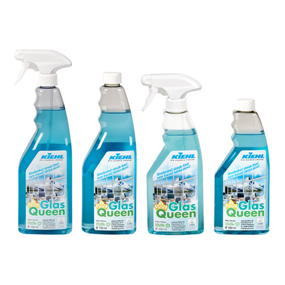 Abgebildet sind vier Flaschen des Johannes Kiehl KG GlasQueen Glas- und Oberflächenreinigers - zwei mit Sprühkopf und zwei mit Schraubverschluss. Die blaue Flüssigkeit verspricht eine streifenfreie Reinigung, und die Etiketten zeigen makellose Glasoberflächen.