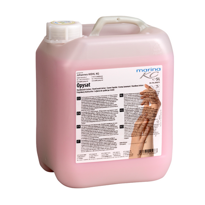 Dans un récipient en plastique rose de 5 litres avec un couvercle blanc, étiqueté en plusieurs langues, se trouve la lotion pour lavage des mains Kiehl Opysat de Johannes Kiehl KG, un savon au pH neutre pour un nettoyage doux des mains.
