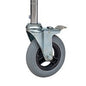 Un gros plan de la roue Novocal en mousse de PU pour chariot polyvalent, diamètre 150 mm, avec boîtier métallique et levier de frein. Cette roue fait partie d'un ensemble (2 roues pivotantes, 2 roues avec frein) et est fixée à une barre métallique.