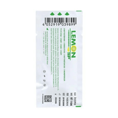 L'image montre une boîte rectangulaire compacte avec l'inscription « Bâtonnets de soin buccal Lemon Tip – 75 pièces » en lettres vert vif sur fond blanc. Elle contient un code-barres et des informations supplémentaires indiquant qu'elle contient un goût de citron pour le soin buccal, fourni par Servoprax GmbH.