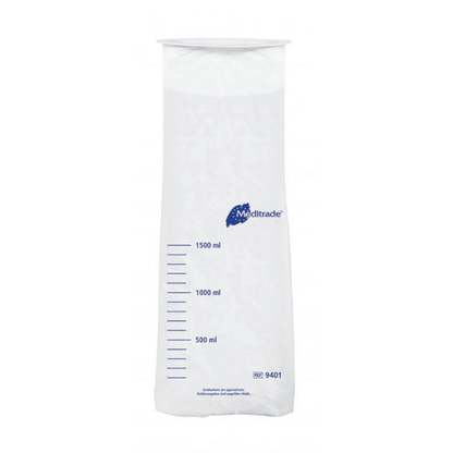 Un gobelet en plastique transparent gradué en polyéthylène avec des marques de mesure bleues et le logo bleu « Meditrade GmbH », indiquant des capacités de volume de 500 ml à 1500 ml.