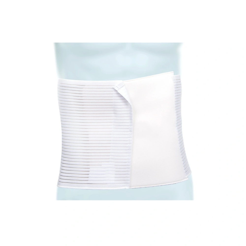 Un bandage abdominal blanc post-opératoire Meditrade ABE® avec des bandes élastiques et une fermeture velcro, illustré sur un fond bleu clair.