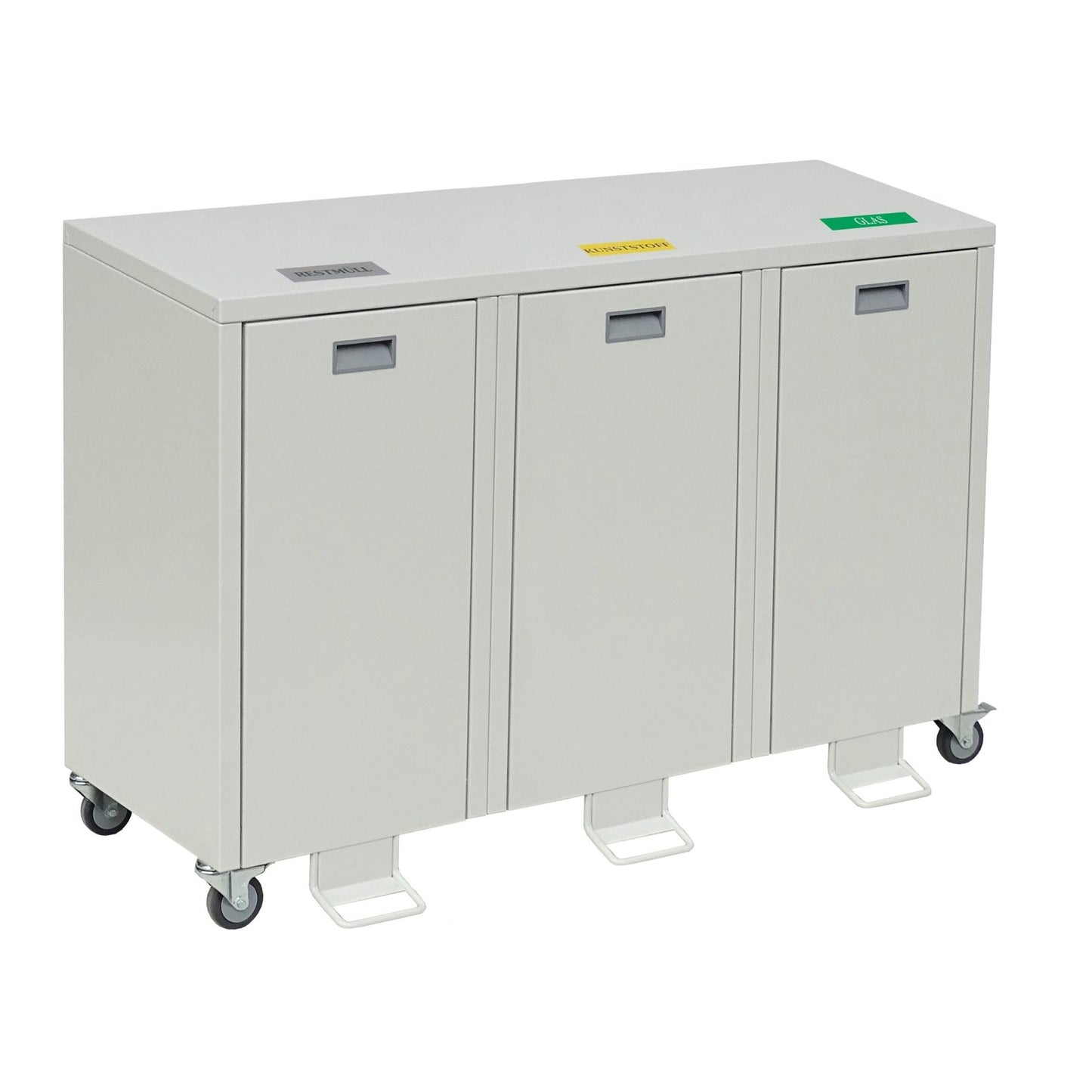 L'armoire de recyclage Novocal Série 3000 à triple compartiment, en tôle d'acier revêtue de plastique, offre trois sections séparées et rend le tri des déchets pour le métal, les matières combustibles et les canettes pratique et efficace.