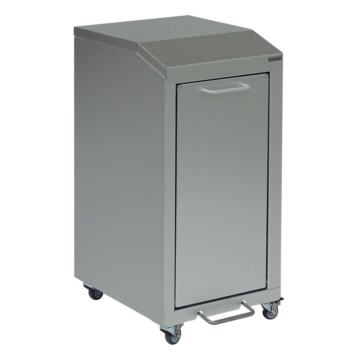 Le Novocal Wertstoffschrank Serie 3000 Einfachsammler est un chariot de rangement en aluminium avec une poignée, une porte frontale et quatre roues conductrices pour une mobilité facile. L'emballage contient 1 pièce.