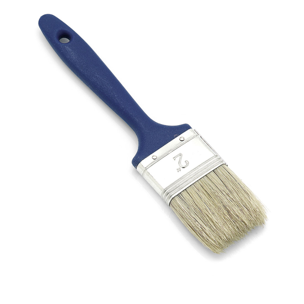 La brosse plate Nölle Profi Brush 6 dispose d'un mélange de poils clairs et d'une virole en fer-blanc, ainsi que d'un manche en plastique bleu avec un trou de suspension. La tête rectangulaire de la brosse présente de légères traces d'usure, mais elle reste parfaitement adaptée aux travaux de peinture.