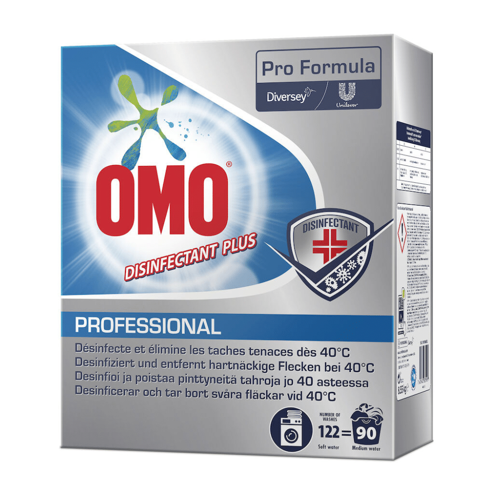 Exposée est une boîte d'Omo Professional Disinfectant Plus, détergent désinfectant (8550 g) de Diversey Deutschland GmbH & Co. OHG. L'emballage souligne l'efficacité dans l'élimination des taches tenaces à 40 °C et contient les logos d'Unilever et Diversey ainsi que des instructions d'utilisation.