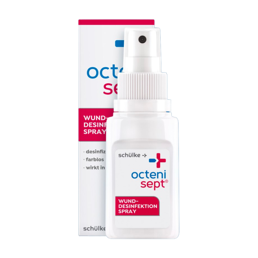 Bild von Schülke octenisept® Wunddesinfektionsspray 50 ml | Flasche (50 ml) in der Verpackung. Der Flaschenkörper und die Sprühdüse sind weiß, der Produktname ist in blauer und roter Schrift gedruckt. Die Verpackung zeigt das gleiche Branding und hebt die desinfizierenden Eigenschaften des Produkts hervor, das hervorragenden Schutz vor Infektionen bietet.