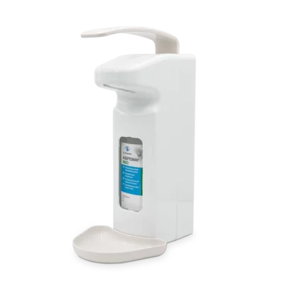 Der Dr. Schumacher GmbH Wandspender SPE 1000 (1 Stück) ist ein weißer Wandspender für die Händedesinfektion mit oberem Hebel und Tropfschale, in der eine Desinfektionsmittelflasche mit blauem Etikett zu sehen ist.