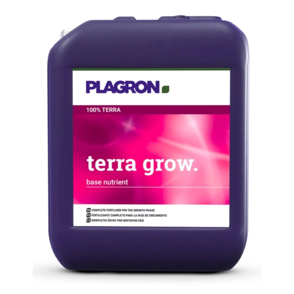 Un conteneur violet portant l'inscription « Plagron Terra Grow » de Bertels B.V. présente un design rose et blanc. Il s'agit d'un engrais complet à base minérale qui favorise une croissance rapide des plantes pendant la phase de croissance, avec du texte multilingue.
