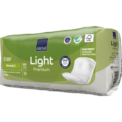 Un paquet vert et blanc ABENA Light Normal 2, Premium (12 pièces) de Abena Re-Seller GmbH, qui se distingue par une protection discrète contre les fuites, une haute capacité d'absorption, une compatibilité cutanée, une certification FSC et l'image d'une protection.