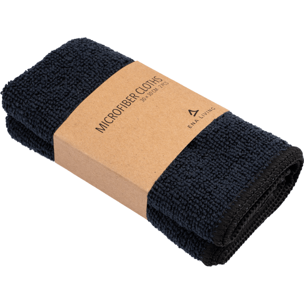 Un ensemble de deux chiffons en microfibre noirs ENA Living (30x30 cm) de Abena Re-Seller GmbH, chacun plié avec une étiquette marron portant l'inscription "Microfiber Cloths 30 x 30 cm" et un logo minimaliste - idéal pour une utilisation comme chiffons de nettoyage à la maison.