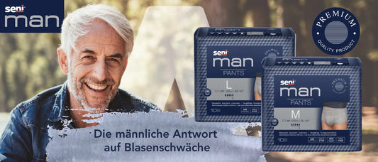Werbung für Seni Man Pants – Inkontinenzunterwäsche für Männer. Ein lächelnder älterer Mann im Freien, daneben zwei Packungen der Produkte in den Größen L und M. Aufschrift: 'Die männliche Antwort auf Blasenschwäche'. Premium-Qualitätssiegel sichtbar.