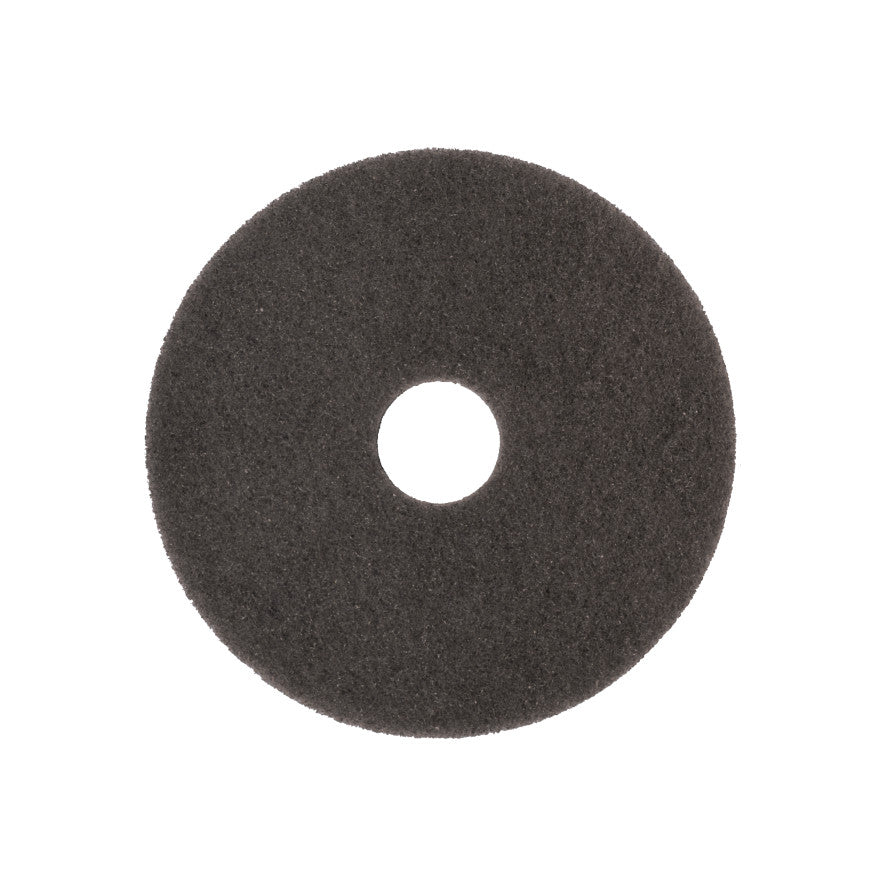 Le SUPERPAD MARRON FONCÉ d'Arcora International GmbH est une éponge abrasive ronde, plate et noire avec un trou au centre et une texture rugueuse, idéale pour polir les surfaces sombres avec la polisseuse. Illustré sur fond blanc.