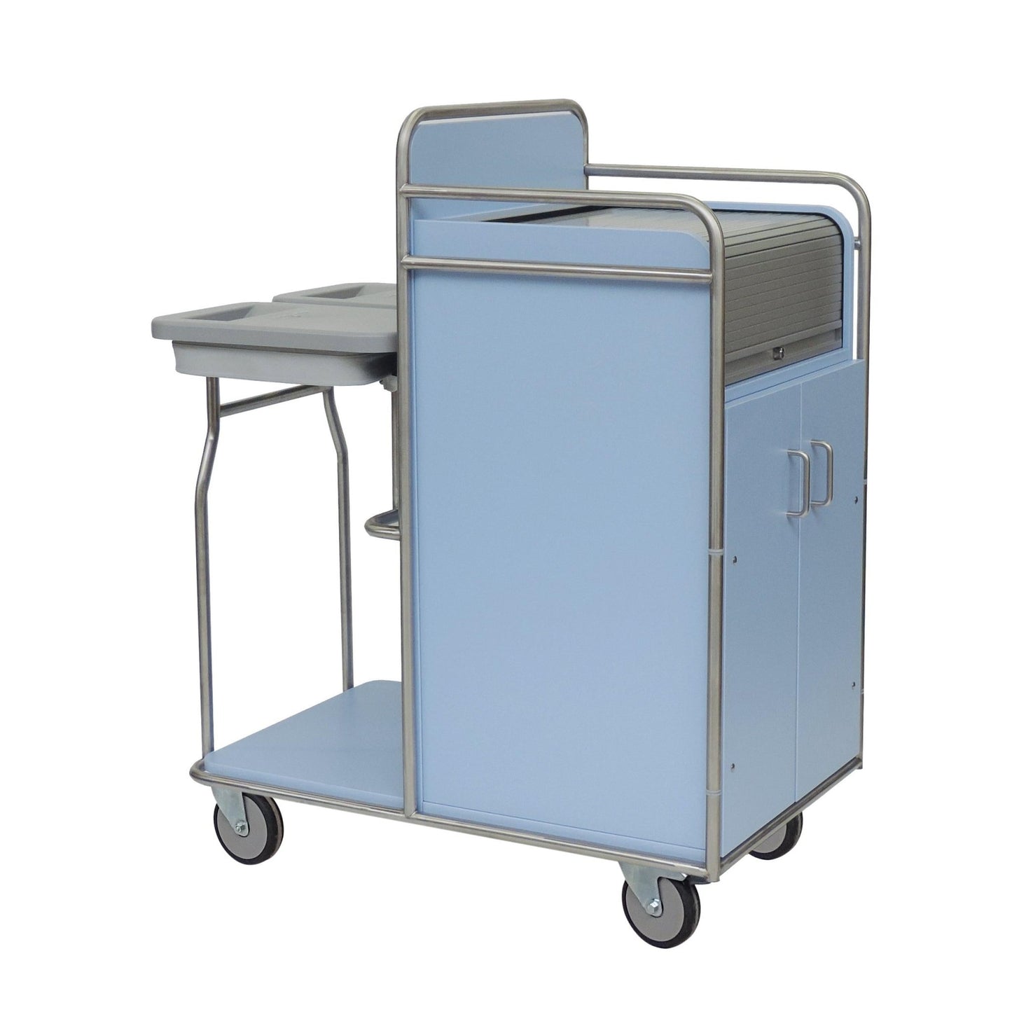 Le chariot de poste Novocal avec un cadre en acier inoxydable entièrement soudé dispose de deux portes d'armoire inférieures, d'une étagère coulissante et de quatre roulettes - parfait pour les hôpitaux et les établissements de soins.