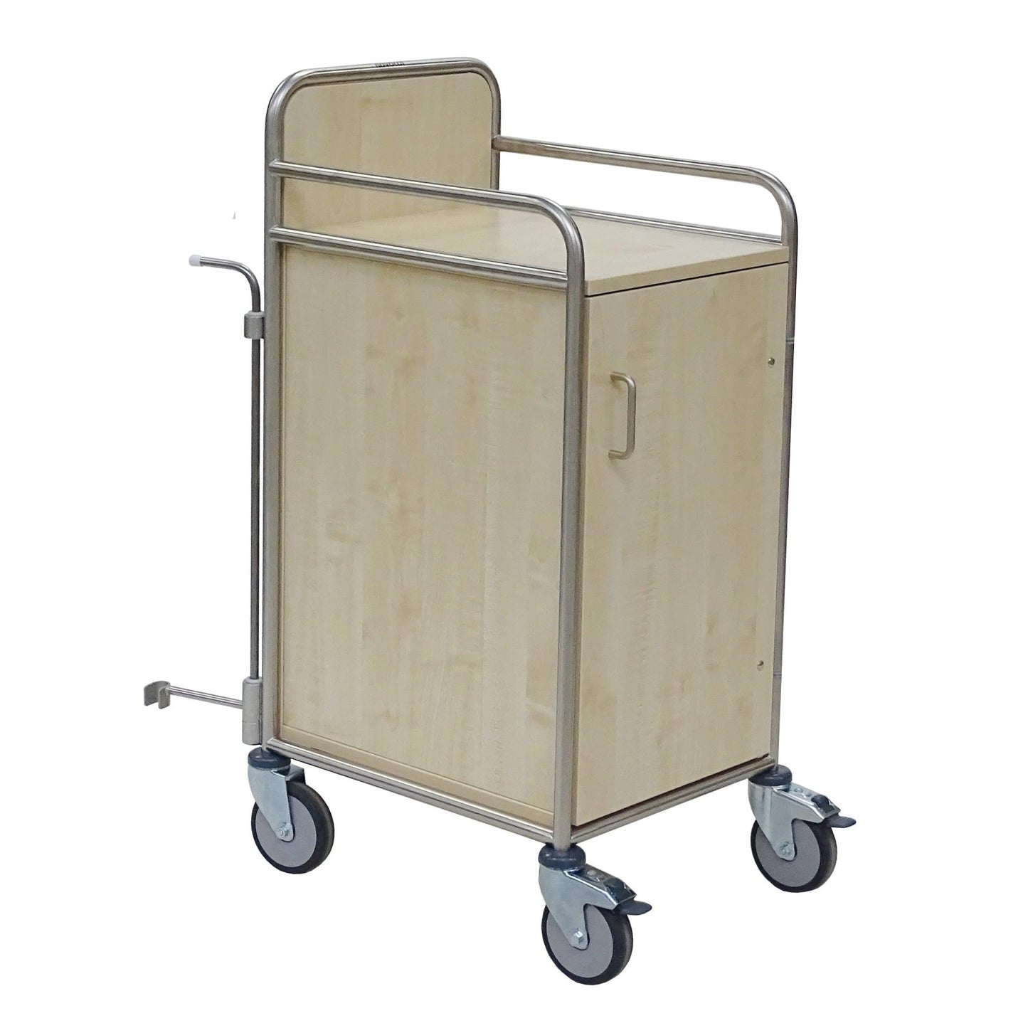 Le chariot de station Novocal est composé d'un cadre en acier inoxydable robuste avec des connexions rondes entièrement soudées, d'une armoire avec poignée, de quatre roulettes pivotantes (dont deux avec frein) et de rails arrière et latéraux surélevés pour plus de confort et de stabilité.