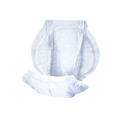 Sur un fond blanc est représentée la protection urinaire San Seni Classic Prima de TZMO Deutschland GmbH. La couche avec côtés élastiques pour l'incontinence est pliée et dispose de barrières anti-fuites pour une protection supplémentaire. Le paquet contient 30 pièces.