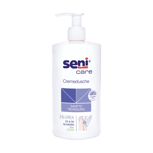 La Seni La crème-douche Care de TZMO Deutschland GmbH, en flacon de 500 ml, contient 3 % d'urée, de la silymarine et une formule végane. Le flacon blanc est muni d'un distributeur à pompe et porte la mention bleue « NETTOYAGE DOUX », idéale pour les peaux sèches.