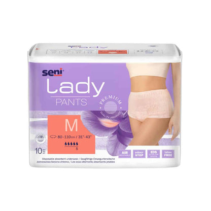 Un emballage de sous-vêtements absorbants Seni Lady Pants en taille Medium, développé pour l'incontinence, montre une image du produit sur un modèle féminin. L'emballage met en avant des caractéristiques telles que la respirabilité et la sécurité. Le produit est de TZMO Deutschland GmbH.