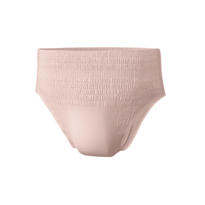 Une paire de sous-vêtements absorbants Seni Lady Pants en rose clair, conçue par TZMO Deutschland GmbH pour le contrôle des odeurs, illustrée sur un fond blanc. Le tissu semble doux et structuré.