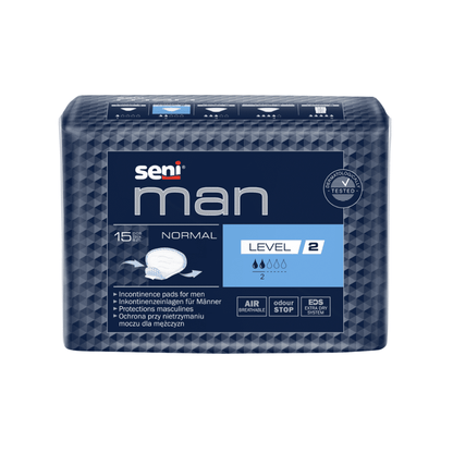 Un paquet de 15 articles de déstockage : Seni Man Normal Niveau 2 protection d'incontinence de TZMO Deutschland GmbH pour hommes, avec un pouvoir absorbant normal. L'emballage est bleu foncé avec un texte multilingue blanc et bleu clair et des pictogrammes.