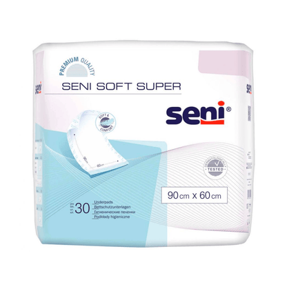 Un paquet de 30 protections de lit Seni Soft Super, différentes tailles de TZMO Deutschland GmbH, taille 90 x 60 cm. L'emballage principalement blanc avec des accents bleus et roses est doté d'images de produits, de sceaux de qualité et de la mention « protection optimale ».