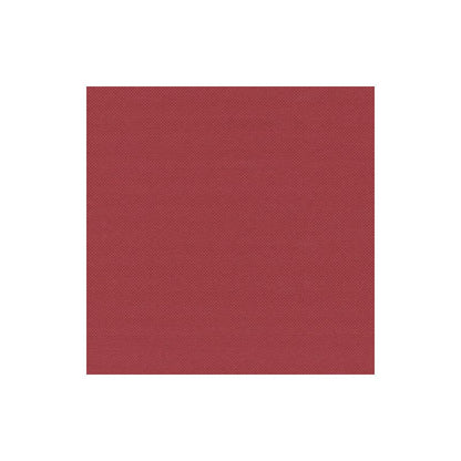 Un échantillon de tissu rouge foncé texturé carré, inspiré des 20 serviettes PAPSTAR GmbH "ROYAL Collection" 1/4 pli (40x40 cm) se tient au centre sur fond blanc - idéal pour une décoration de table stylée.