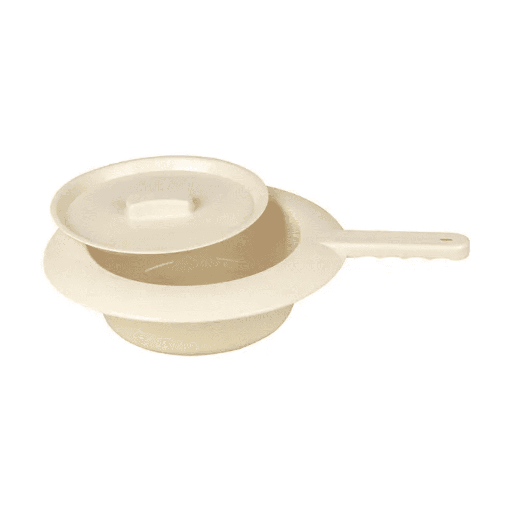 Sur un fond blanc, le bassin de lit en plastique Servoprax - 300 x 80 mm de Servoprax GmbH est illustré. Il est composé d'une structure en polypropylène beige avec un couvercle et une poignée. Le couvercle est légèrement ouvert et offre une vue à l'intérieur du bassin de lit, soulignant son design simple et fonctionnel.