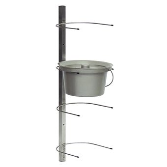 Le support mural pour seaux de toilette Novocal en acier inoxydable peut contenir 4 seaux de toilette et 4 bassins. Le support mural pratique de Novocal est idéal pour un rangement sûr et peu encombrant dans le domaine des soins. Emballage : 1 pièce.