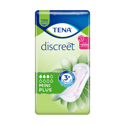 L'emballage de la serviette d'incontinence TENA Discreet Mini Plus, fabriquée par TENA - Essity Germany GmbH, est en bleu et vert. Elle met en avant des caractéristiques telles que « jusqu'à 12 heures de sécheresse » et « protection triple contrôle des odeurs » pour une triple protection. De plus, une image frappante d'une serviette avec un motif floral est visible pour souligner la protection efficace contre l'incontinence. L'emballage contient 20 pièces.