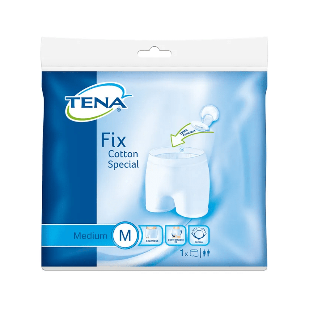 Photo d'un emballage pour le pantalon de fixation spécial TENA Fix Cotton de taille moyenne. L'emballage en blanc et bleu montre une illustration de sous-vêtements en maille élastique et contient les mots « pantalon de fixation » ou « protections contre l'incontinence ». L'image met également en évidence une large ceinture avec une flèche, tandis que le logo de TENA - Essity Germany GmbH est placé en haut à gauche.