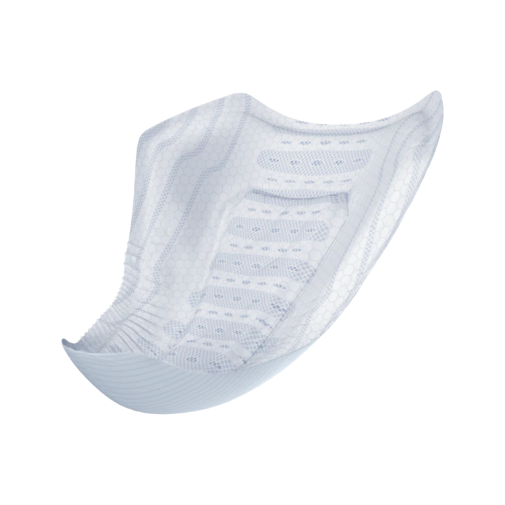Une image détaillée montre la protection pour incontinence TENA Men Active Fit Level 3 sur un fond blanc simple et met en avant sa couleur blanche, son design profilé et sa surface texturée pour un confort et une absorption améliorés. Ce produit est idéal pour le traitement de l'incontinence urinaire, fait partie de la gamme TENA d'Essity Germany GmbH et est livré dans un paquet de 16 pièces.