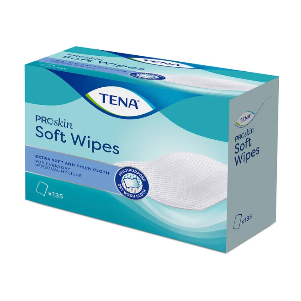 Une boîte de gants de toilette TENA Soft Wipes, idéale pour le nettoyage corporel, est exposée. L'emballage bleu et blanc souligne la douceur et l'épaisseur exceptionnelles des lingettes pour l'hygiène corporelle et personnelle. La boîte produite par TENA – Essity Germany GmbH contient 135 lingettes, ce qui en fait un produit indispensable pour l'incontinence.