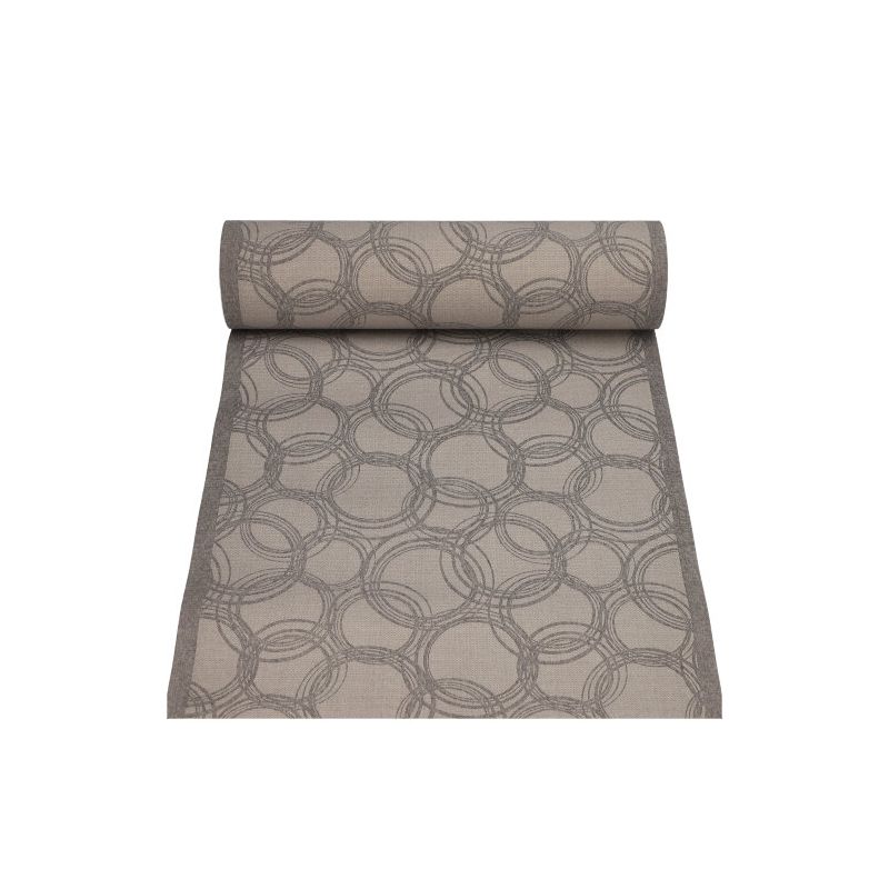 La nappe de la PAPSTAR GmbH de la collection ROYAL est un rouleau de 24m x 40cm, semblable à du tissu, en mélange de pulpe-viscose-tissu, présentant un motif géométrique circulaire dans des tons de gris et beige. Le matériau partiellement déroulé montre élégamment son design sans couture.