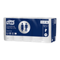 Un carton de papier toilette Tork 110782 en petits rouleaux extra doux Advanced T4 contient 30 rouleaux. L'emballage est principalement dans les couleurs bleu et blanc et indique avec les symboles d'un homme et d'une femme son utilisation comme produit de salle de bain. L'étiquette indique « papier toilette 3 plis extra doux », garantissant à la fois confort et qualité.