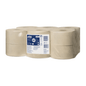 Une boîte contenant 12 rouleaux de papier toilette Tork 120377 Nature Mini Jumbo Advanced T2, emballée dans un plastique transparent et munie d'une étiquette bleu et blanc avec des symboles de produit, est composée de fibres recyclées. Faisant partie de la marque Essity Professional Hygiene Germany GmbH, ce papier toilette est compatible avec les distributeurs Tork et offre des solutions pratiques pour les toilettes.