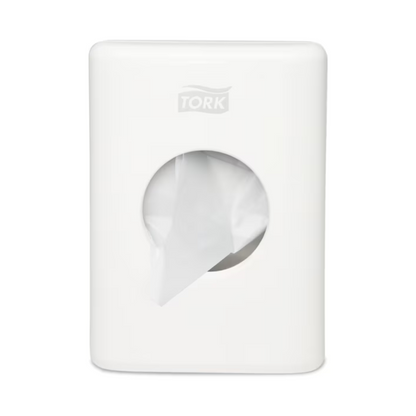 Le distributeur de sacs hygiéniques Tork 566000 Elevation B5 de Essity Professional Hygiene Germany GmbH combine avec son design rectangulaire blanc et son ouverture ronde style et fonctionnalité, offrant un complément élégant et pratique qui délivre une serviette blanche fraîche et souligne l'élégance de chaque salle de bain.