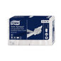 Paquet de serviettes multifold compressées douces Tork Xpress® 120454. L'emballage est conçu en bleu et blanc et montre des images démontrant l'utilisation des serviettes, soulignant ainsi la durabilité. Le code produit 12 04 54 est clairement visible. Marque : TORK - Essity Professional Hygiene Germany GmbH.
