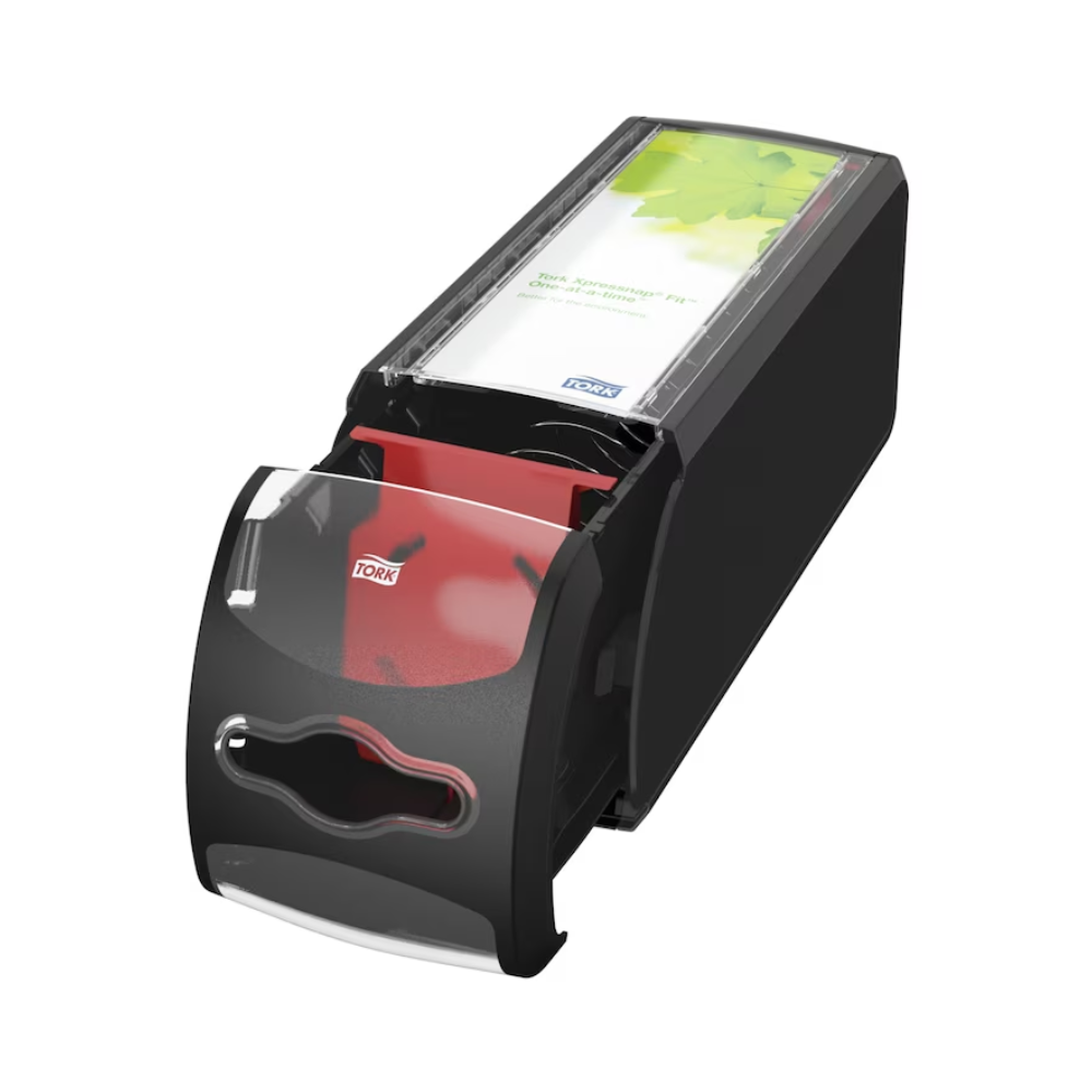 Un distributeur de comptoir noir Tork Xpressnap Fit® 272901 pour serviettes de Essity Professional Hygiene Germany GmbH est équipé d'un couvercle transparent qui peut s'ouvrir partiellement pour présenter des serviettes rouges à l'intérieur. Son design élégant et compact comprend une étiquette avec des accents verts et offre une distribution de feuilles individuelles pour une utilisation efficace.